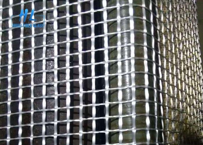 বোনা ফাইবারগ্লাস জাল 4 * 4 মিমি 160g বাইরের প্রাচীর এবং ছাদ জন্য ক্ষার প্রতিরোধী